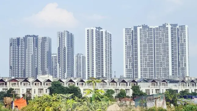 Nghịch lý thị trường bất động sản năm 2025